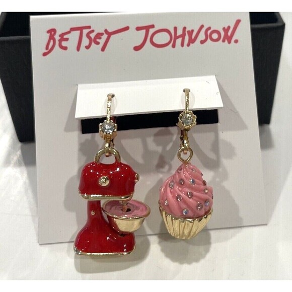 New Betsey Johnson Gold Tone Mixer & Cupcake Mismatch Drop Earrings - Picture 4 of 6